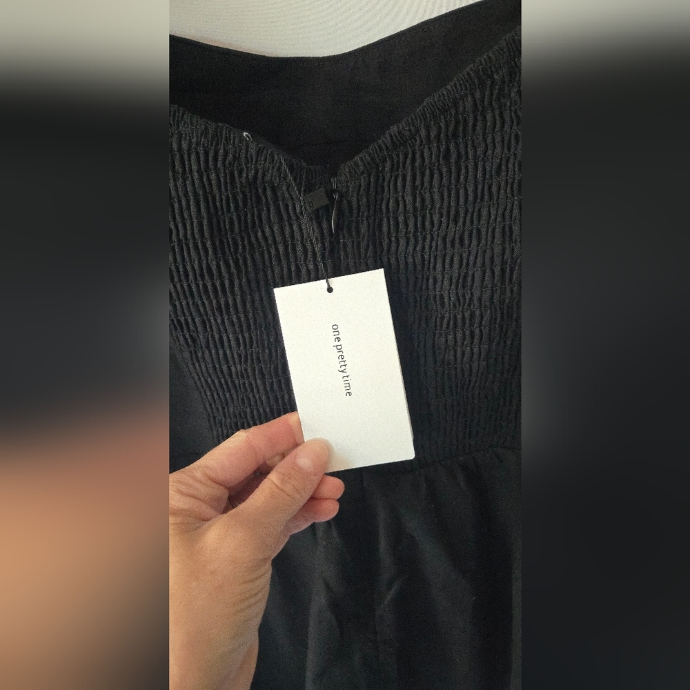 Elegant Black Midi Dress - Picture 10 of 11